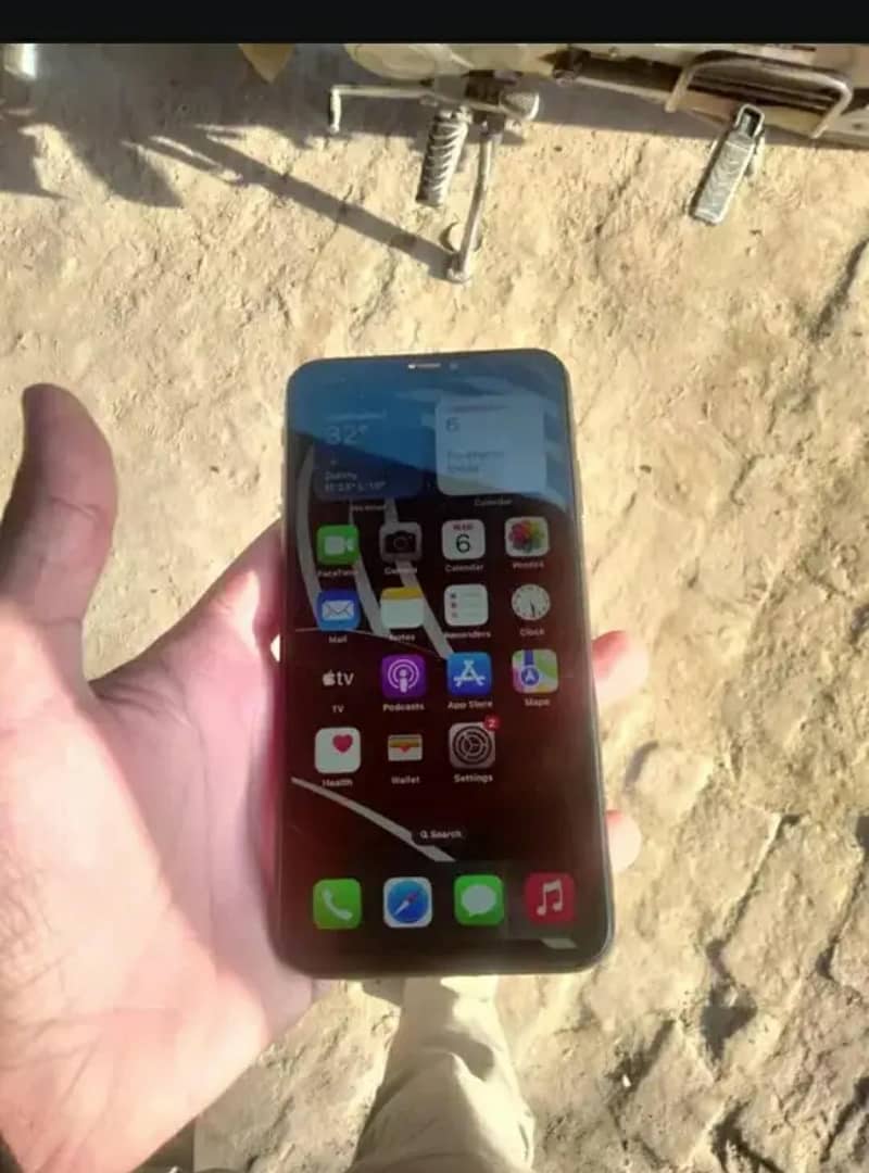Apple iPhone XS Max 1
