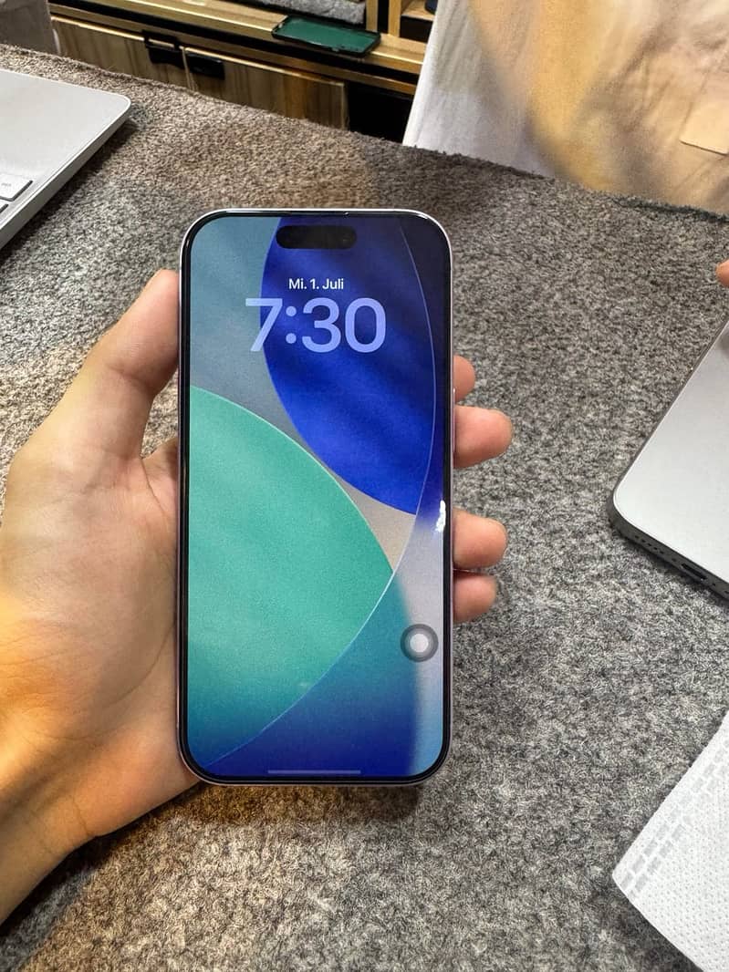 Apple iPhone 17 0