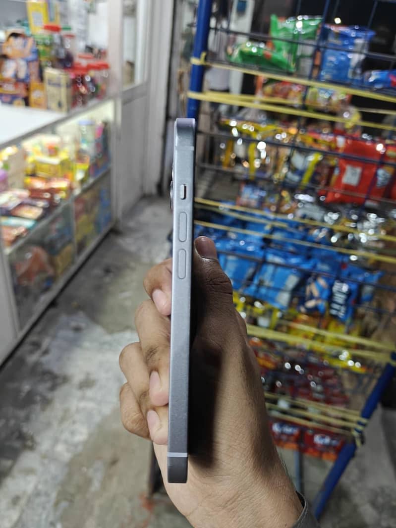 Apple iPhone 14 3