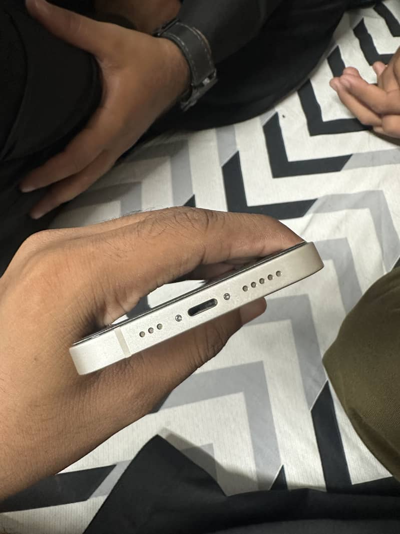 Apple iPhone 13 3