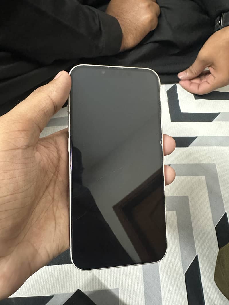 Apple iPhone 13 4