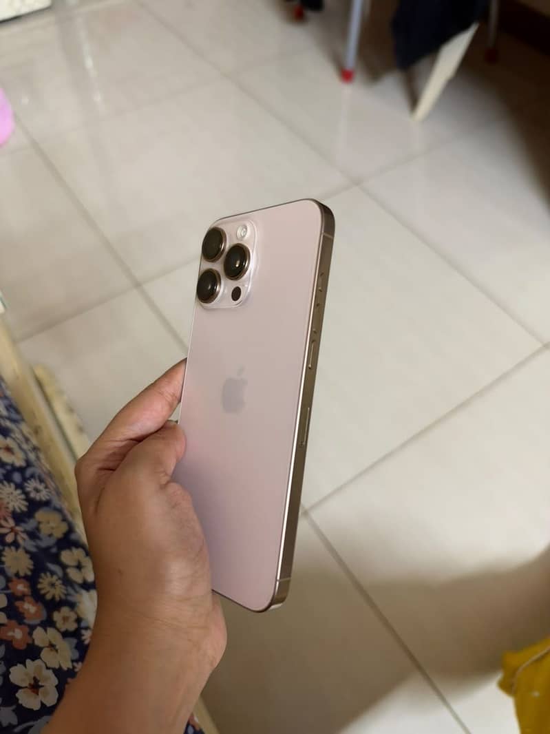Apple iPhone 16 Pro Max 0
