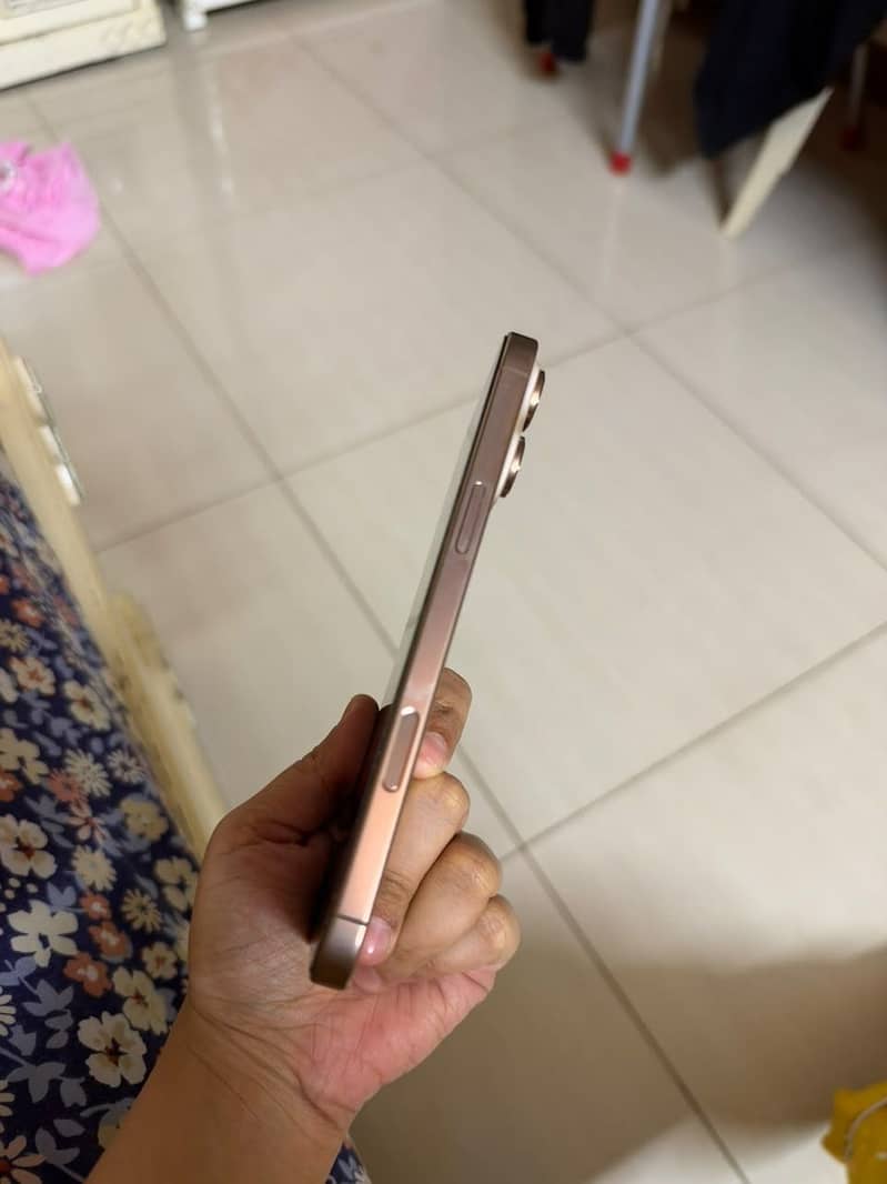 Apple iPhone 16 Pro Max 1