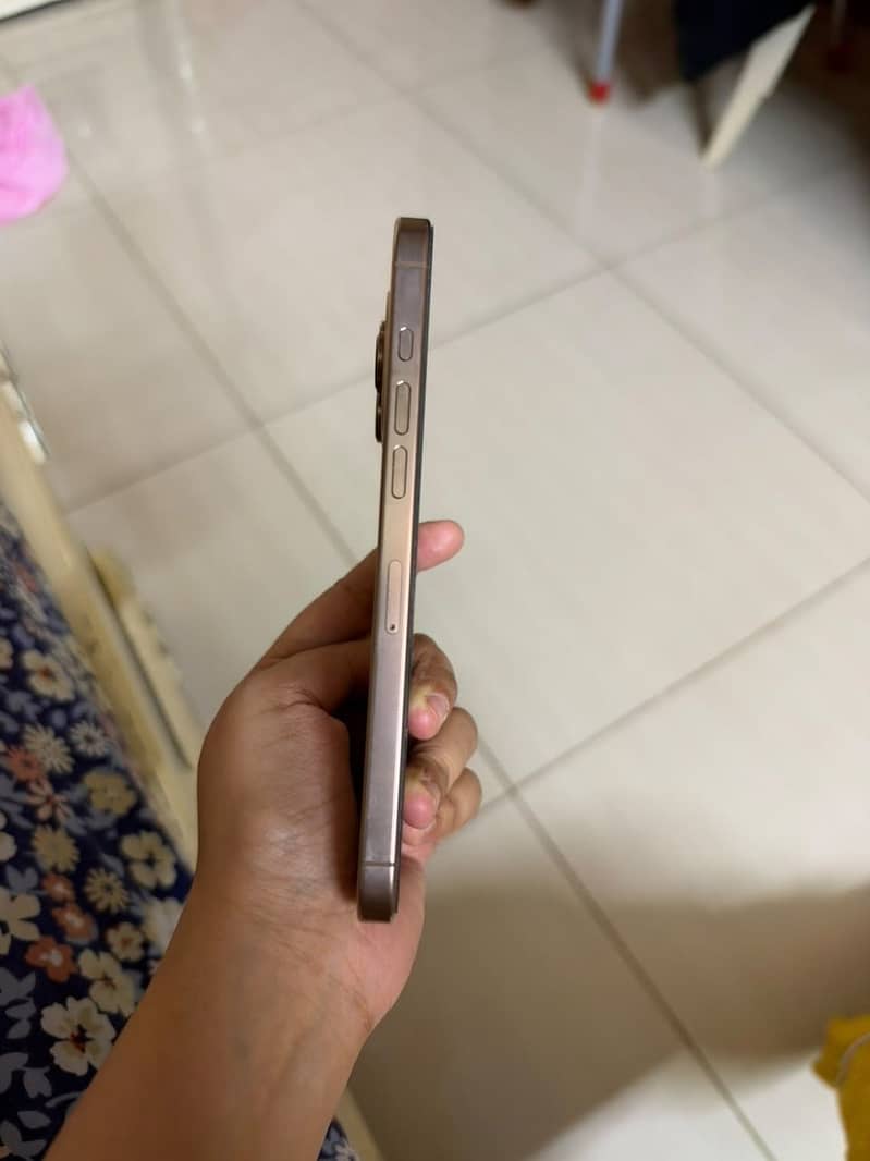 Apple iPhone 16 Pro Max 2
