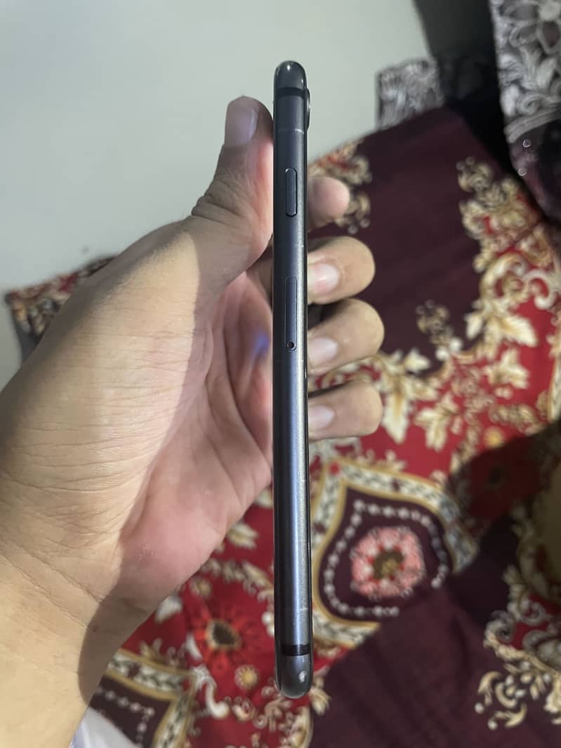 Apple iPhone 8 3