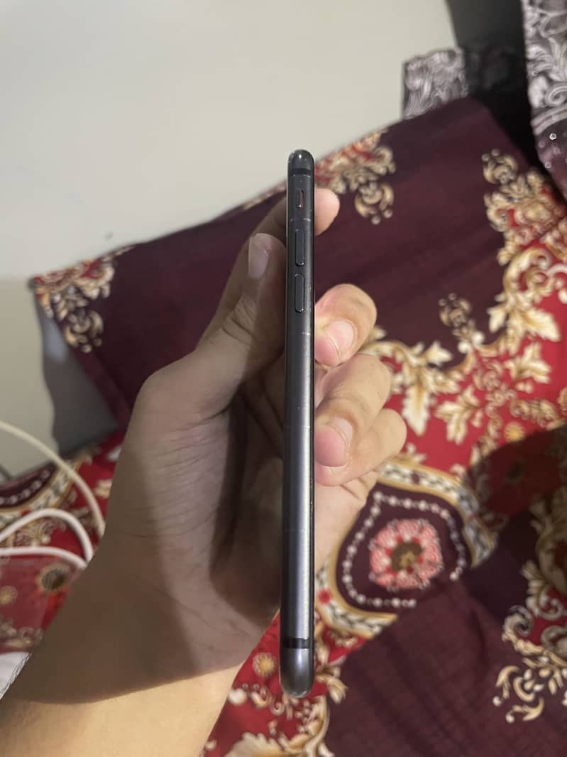 Apple iPhone 8 4
