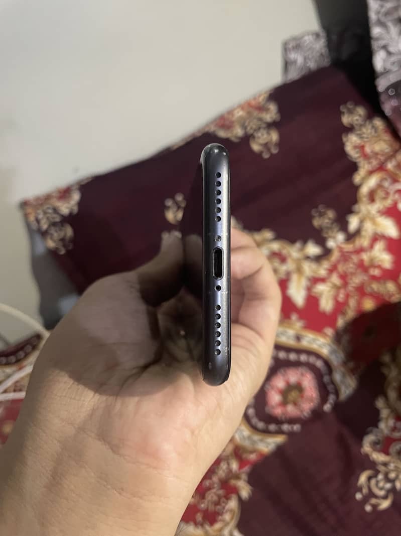 Apple iPhone 8 5