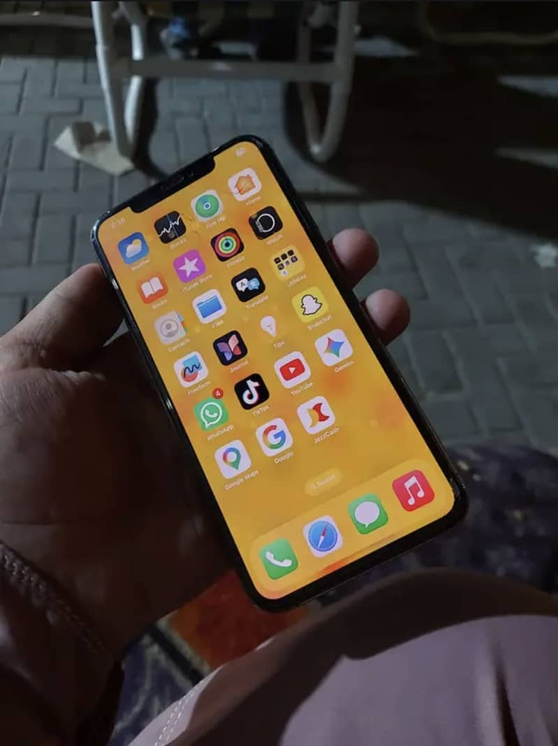 iPhone XS Max 1