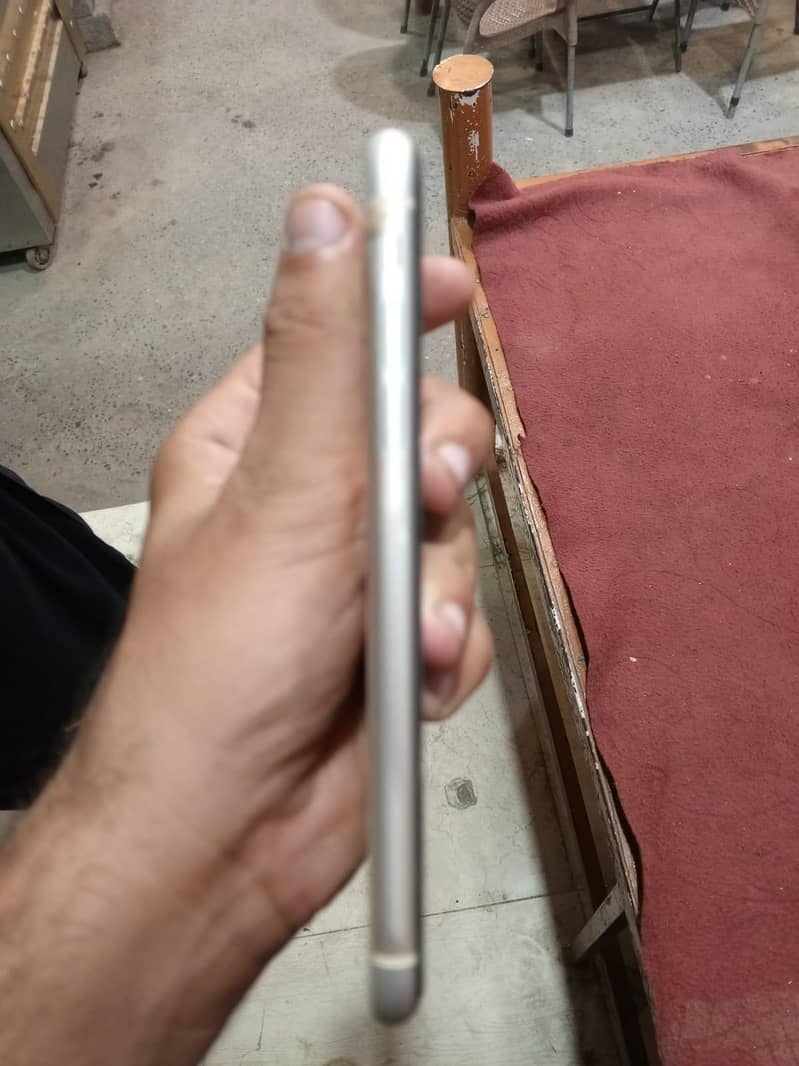 Apple iPhone 11 0