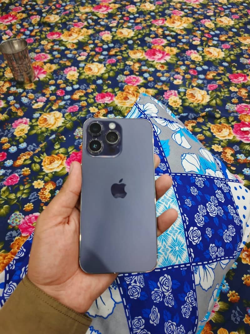 Apple iPhone 14 Pro Max 1