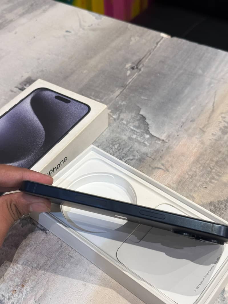 iPhone 15 Pro Max 4