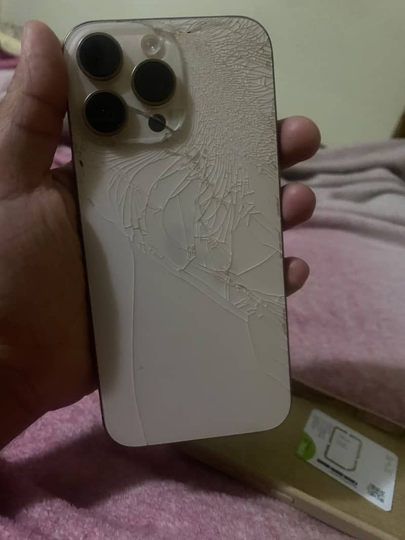 Apple iPhone 16 Pro max 4