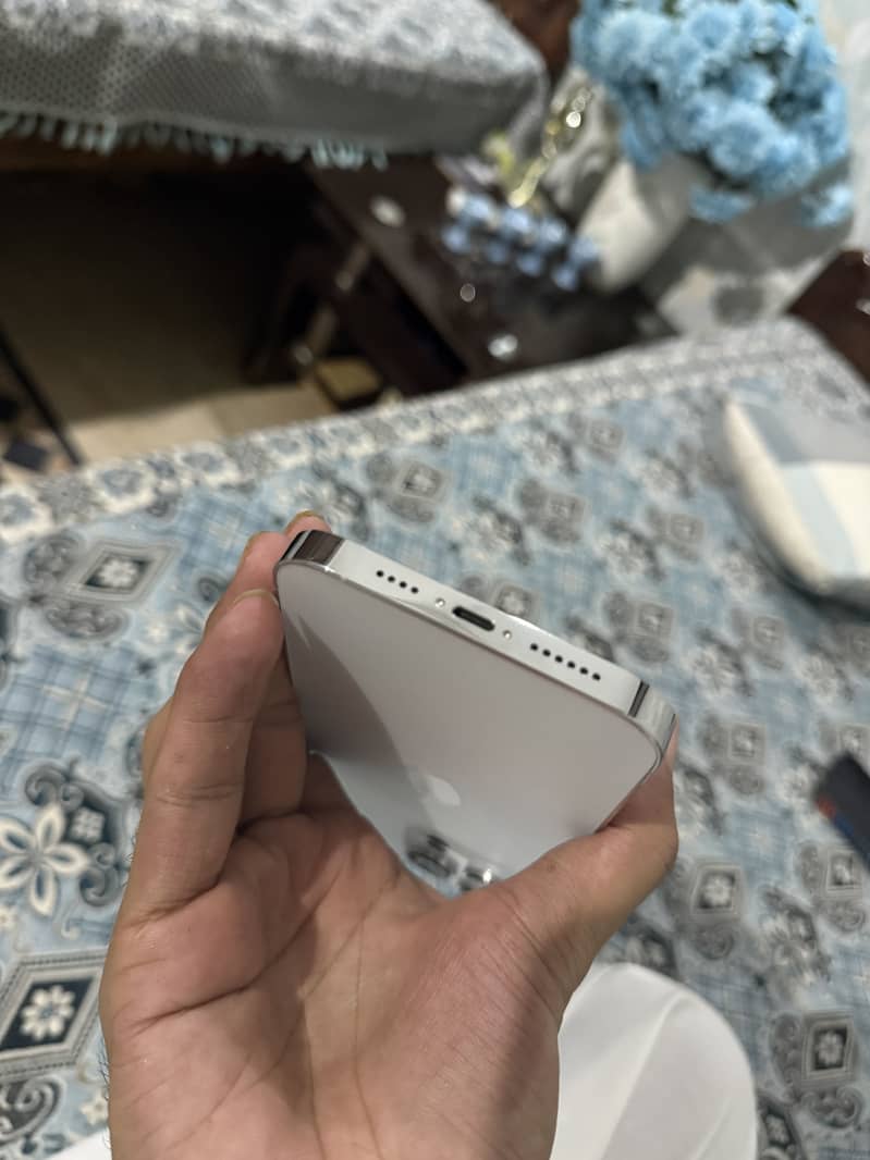 Apple iPhone 14 Pro Max 0