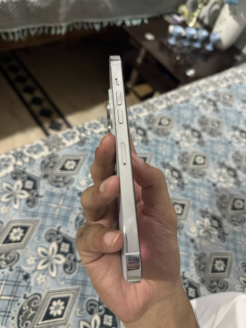 Apple iPhone 14 Pro Max 1