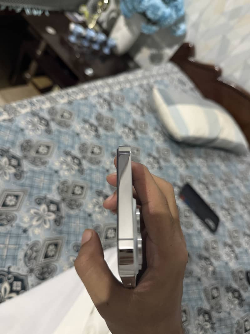 Apple iPhone 14 Pro Max 2