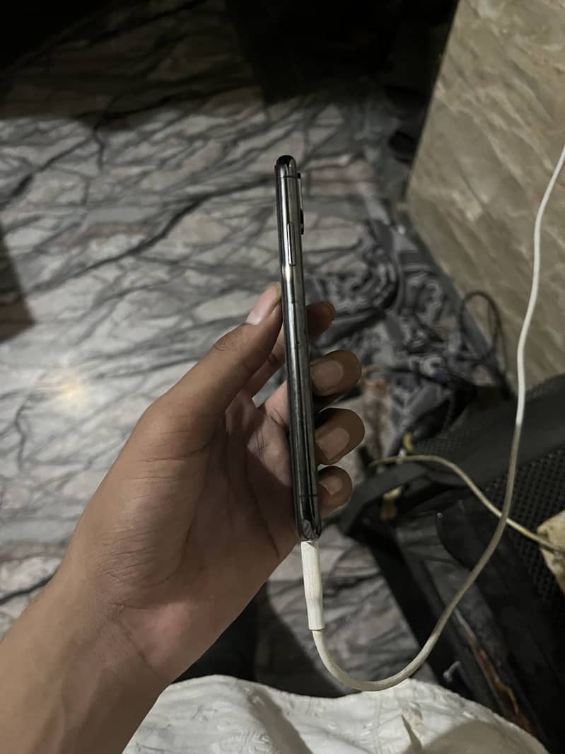 Apple iPhone XS 1