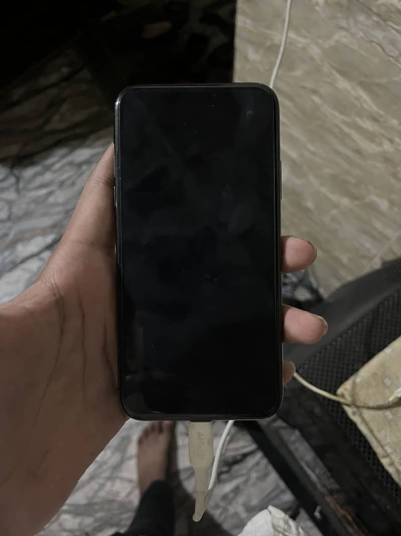 Apple iPhone XS 4