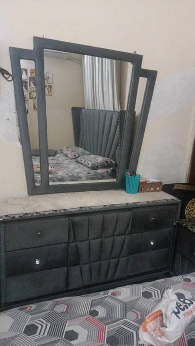 hi want  to sell dressing tabel