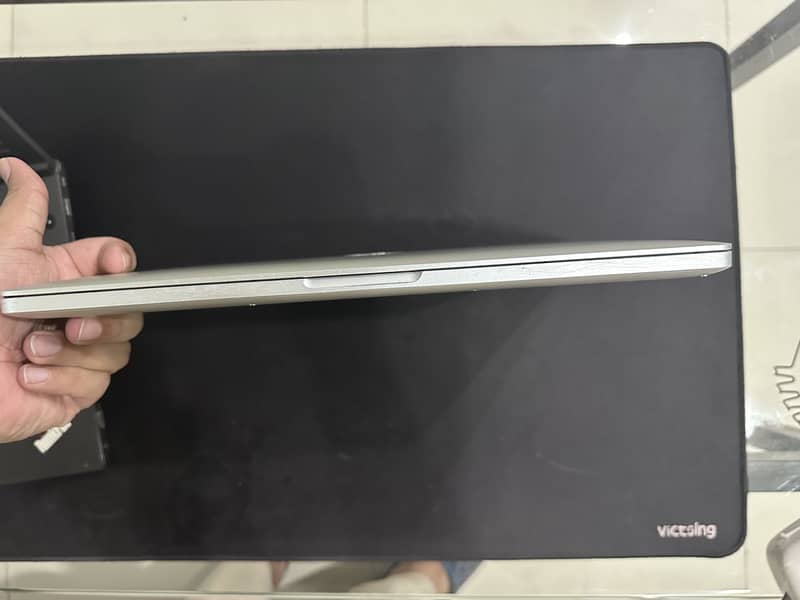 MacBook Pro 0