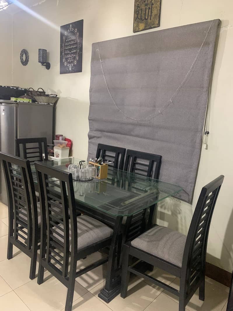 6 seater dining table 0