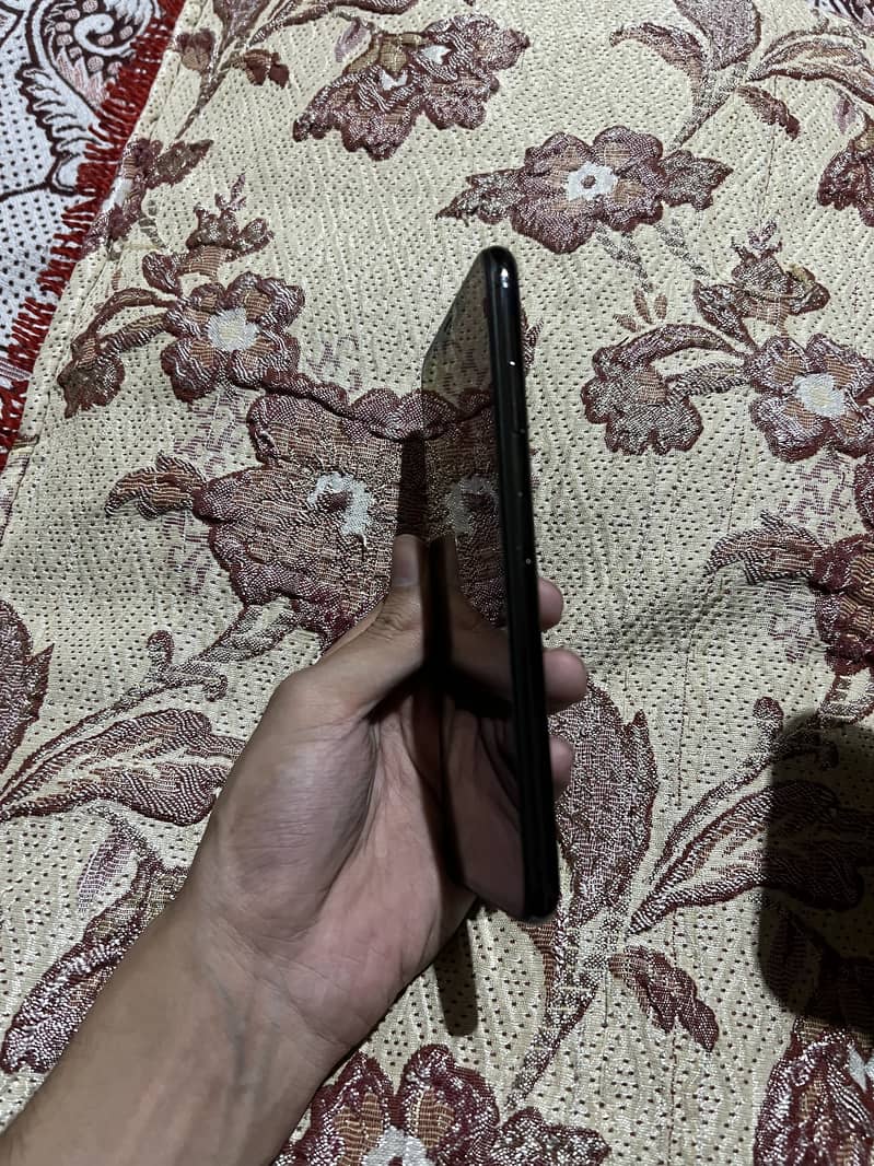Apple iPhone XS Max 3