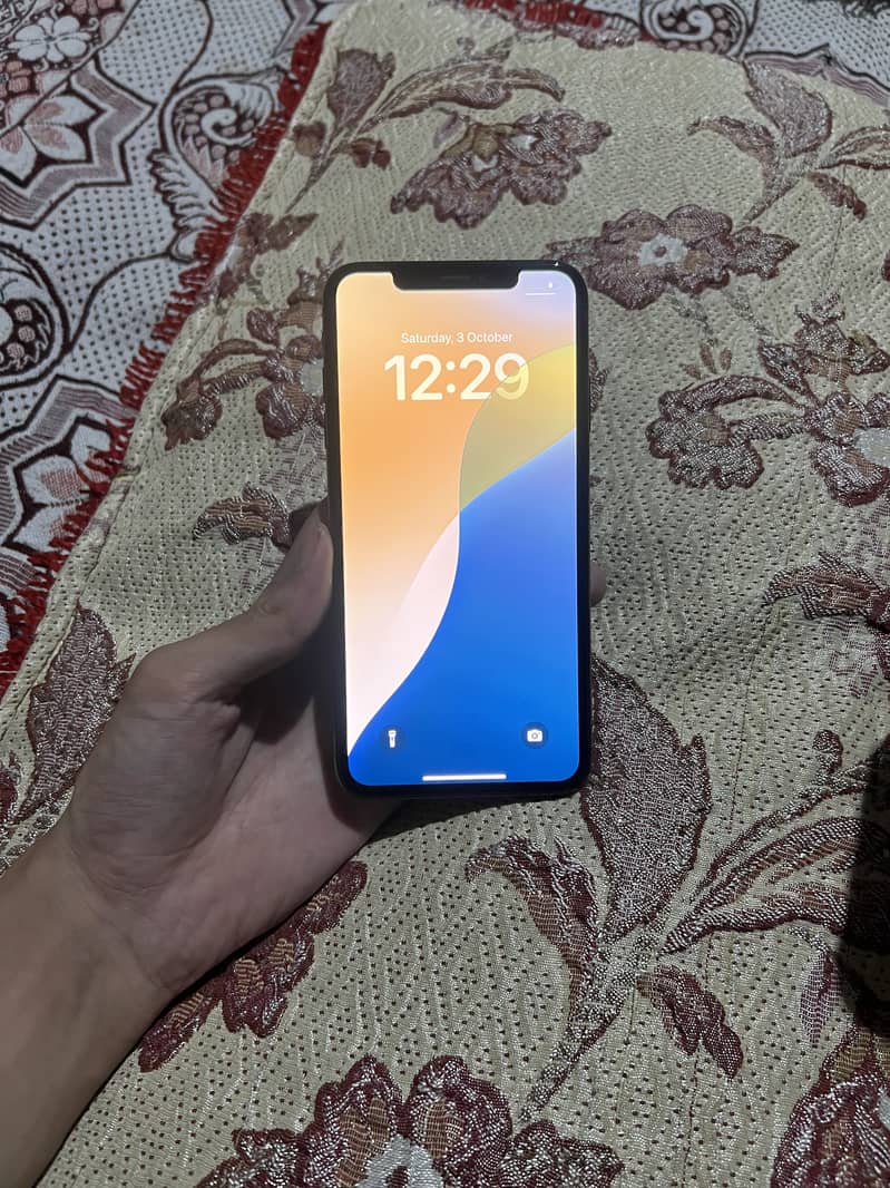 Apple iPhone XS Max 5