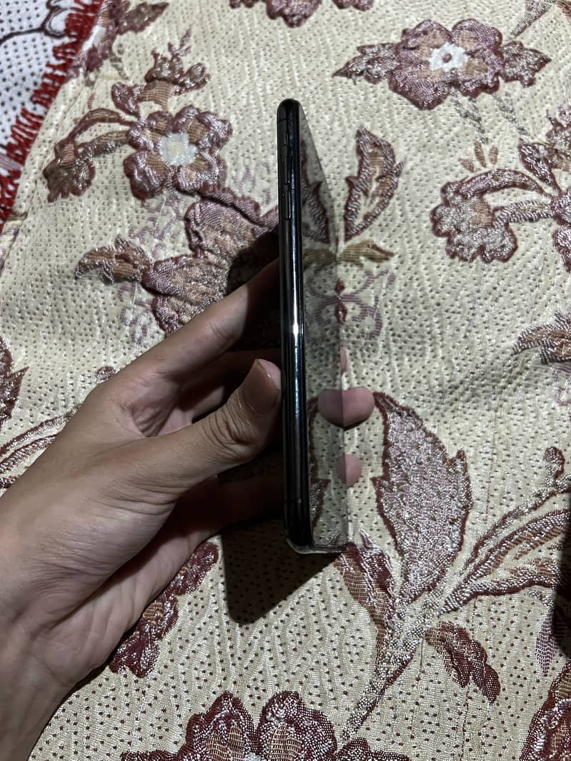 Apple iPhone XS Max 6