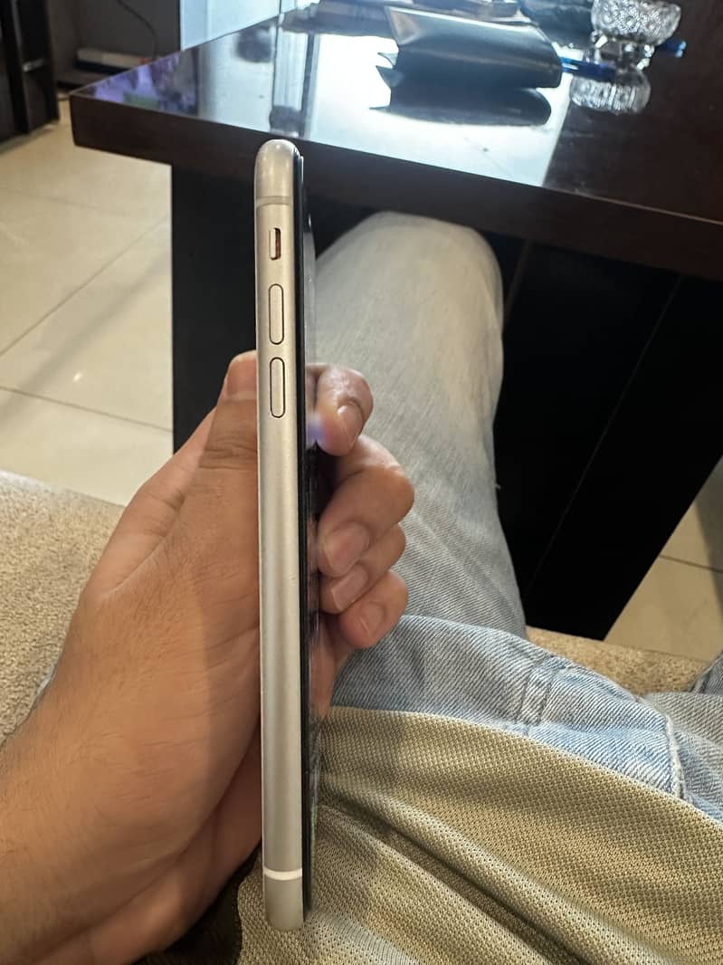 Apple iPhone XR 8