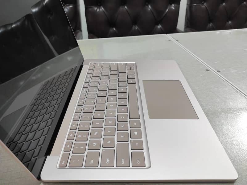 Microsoft Surface Laptop 4 Rose Gold Version 11