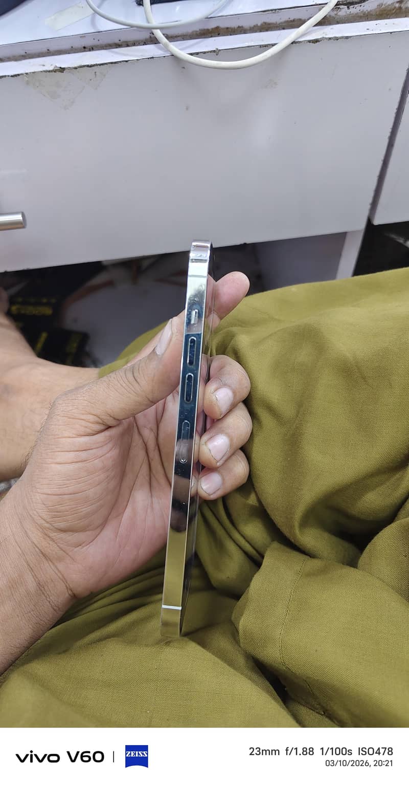 Apple iPhone 13 Pro Max 2