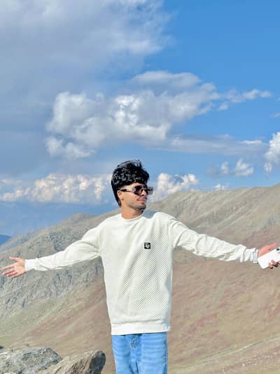 NoMi khaN