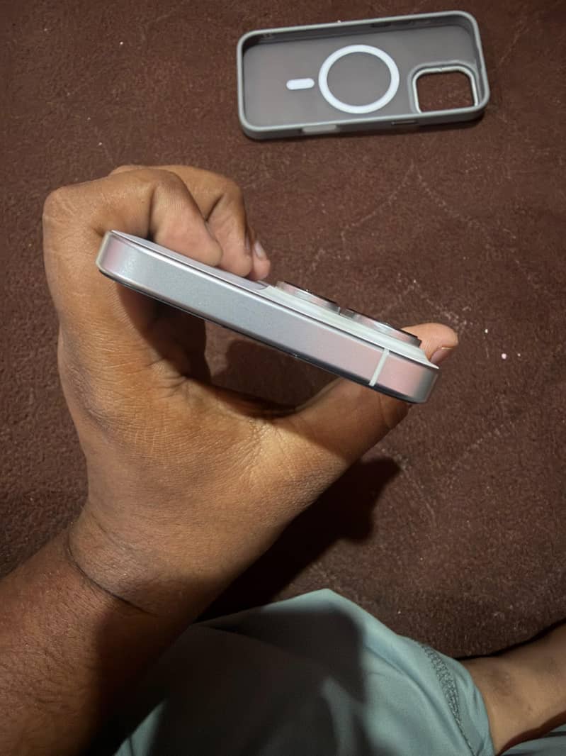 Apple iPhone 16 Pro Max 1