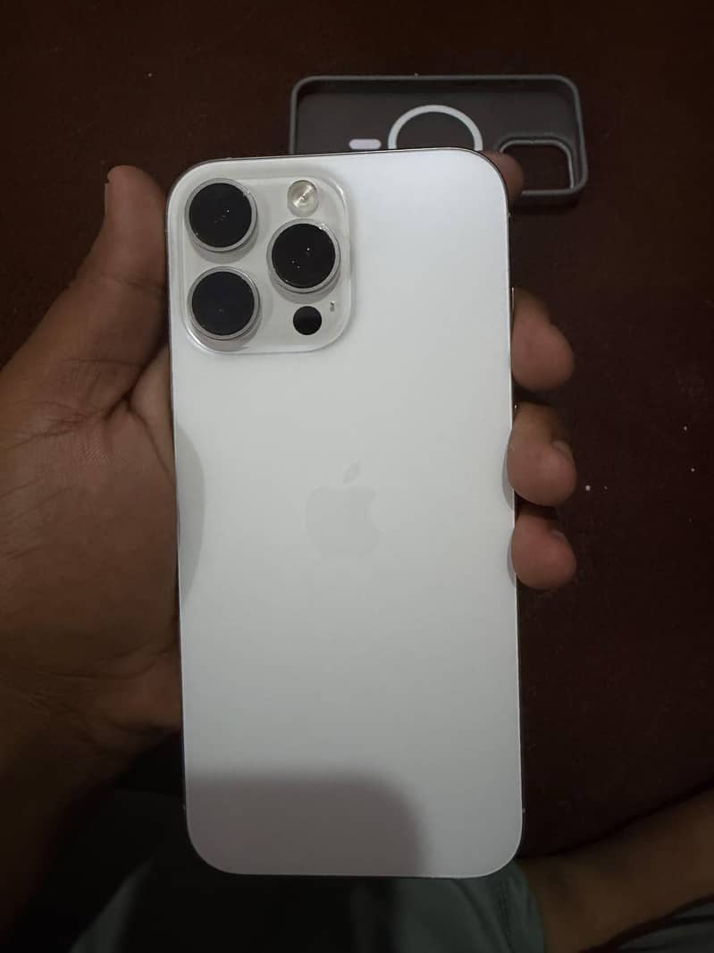 Apple iPhone 16 Pro Max 6