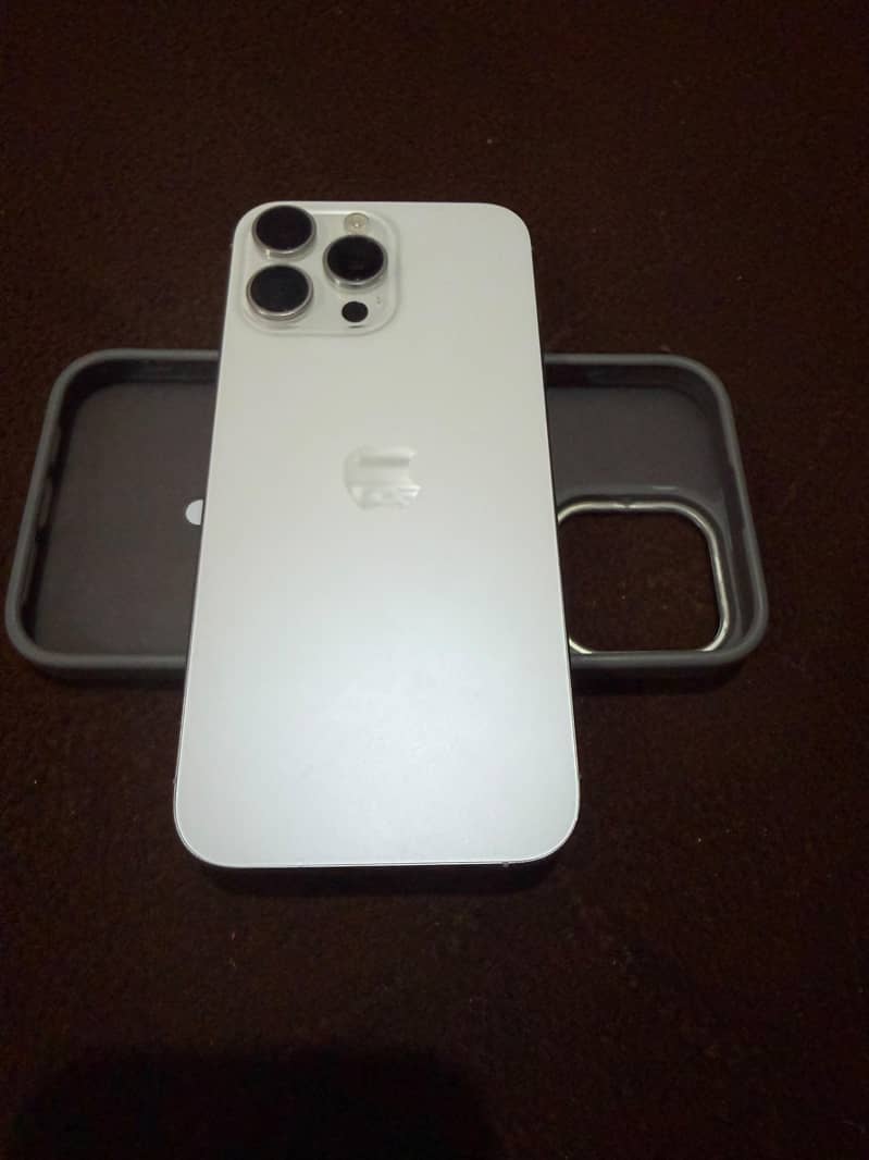 Apple iPhone 16 Pro Max 7