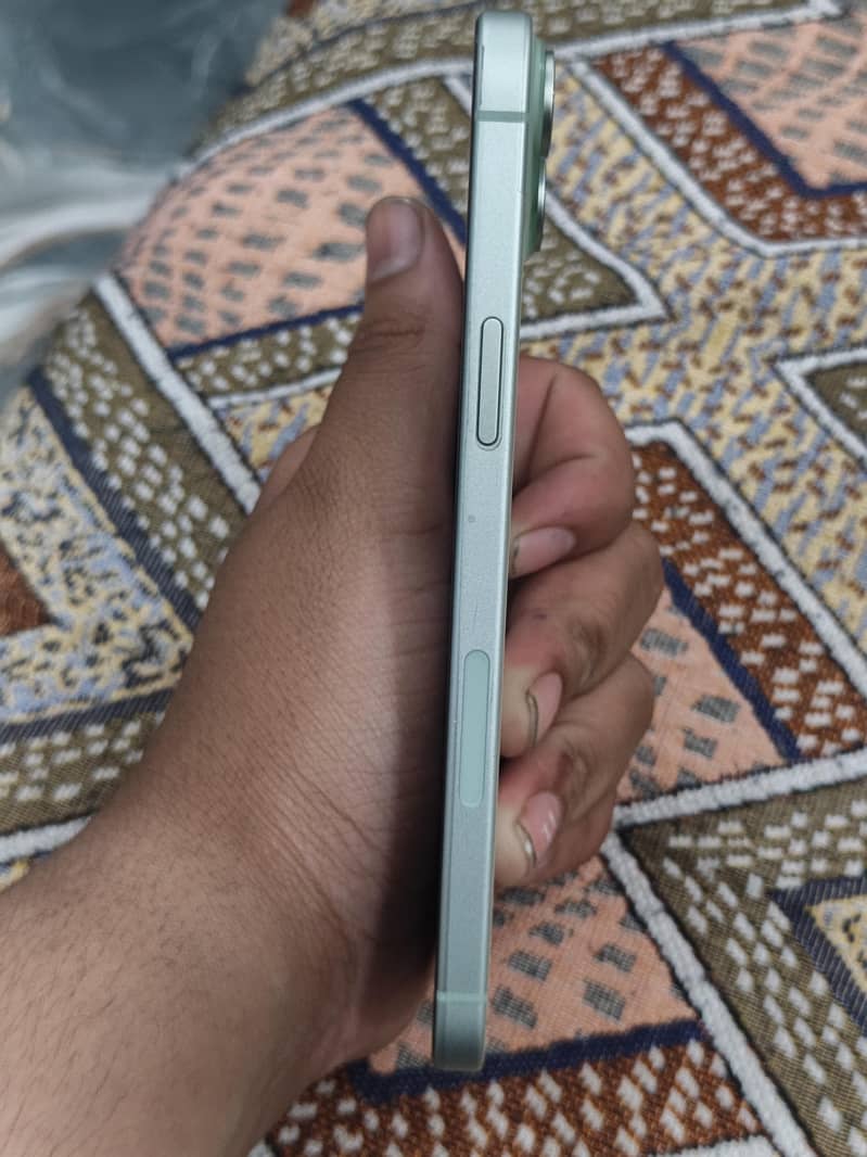 Apple iPhone 15 plus 4