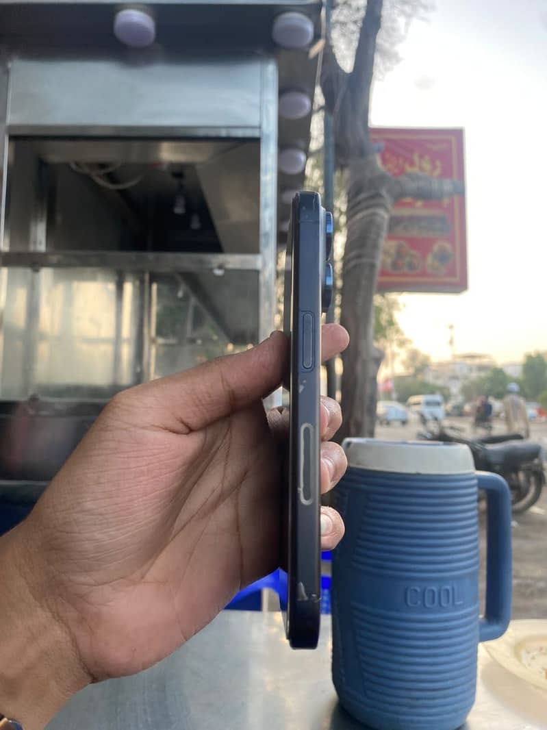 Apple iPhone 15 Pro 0