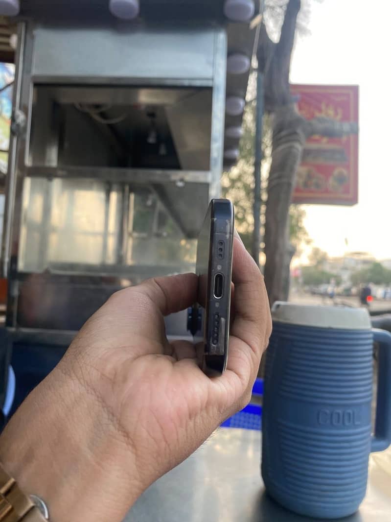 Apple iPhone 15 Pro 3