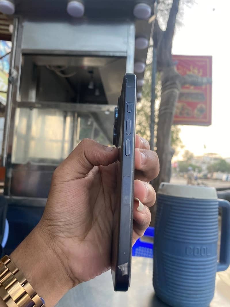 Apple iPhone 15 Pro 4