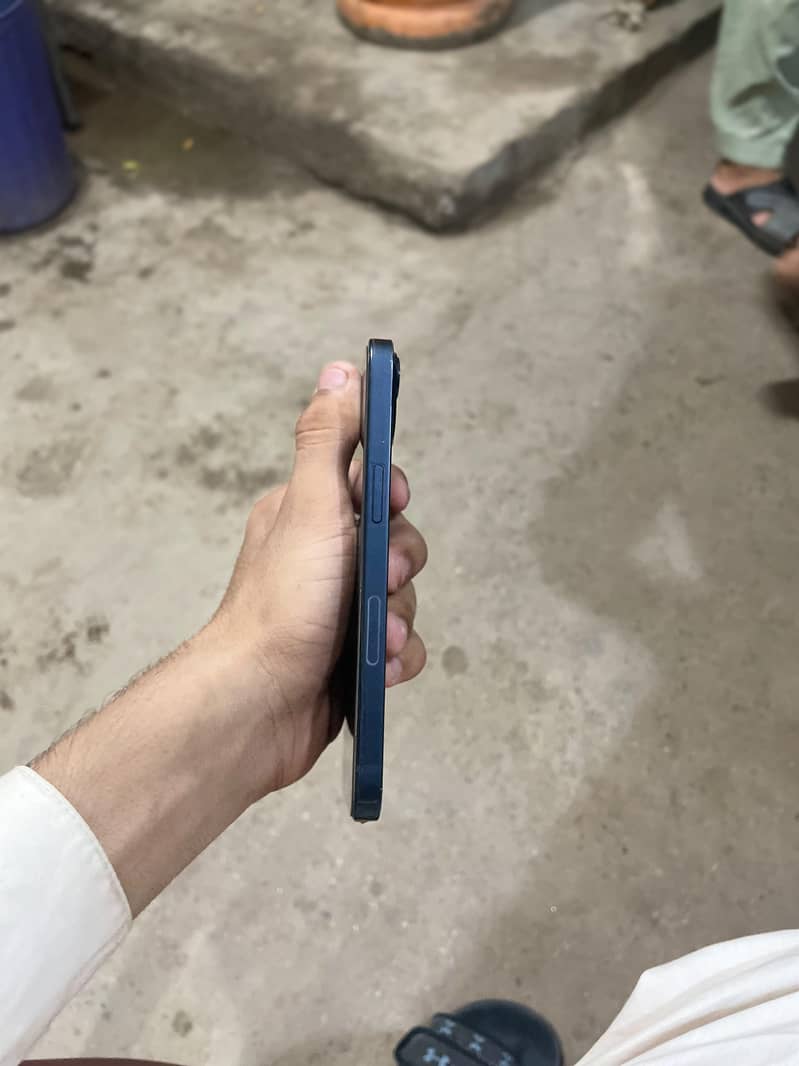 Apple iPhone 13 1