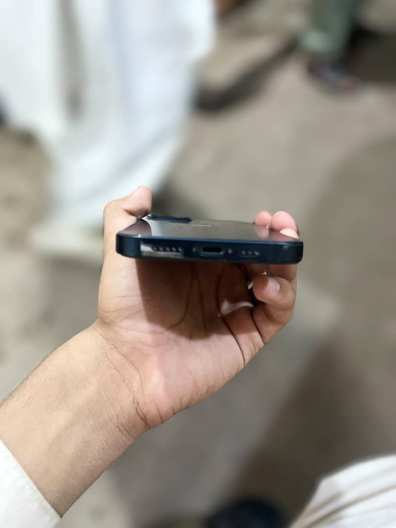 Apple iPhone 13 2