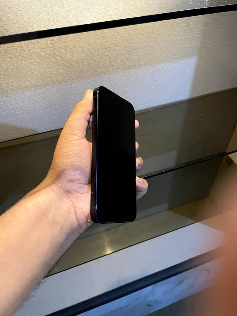 Apple iPhone 13 2