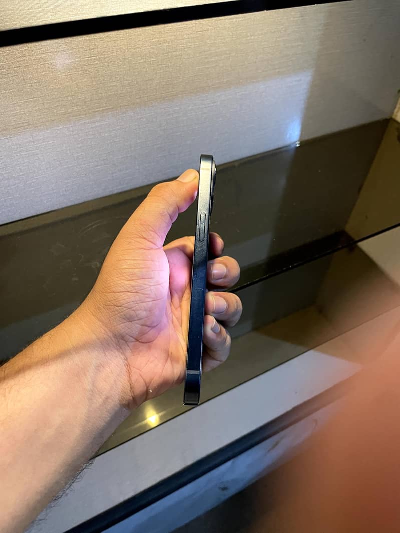 Apple iPhone 13 4
