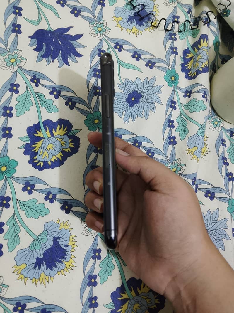 Apple iPhone 11 Pro 4