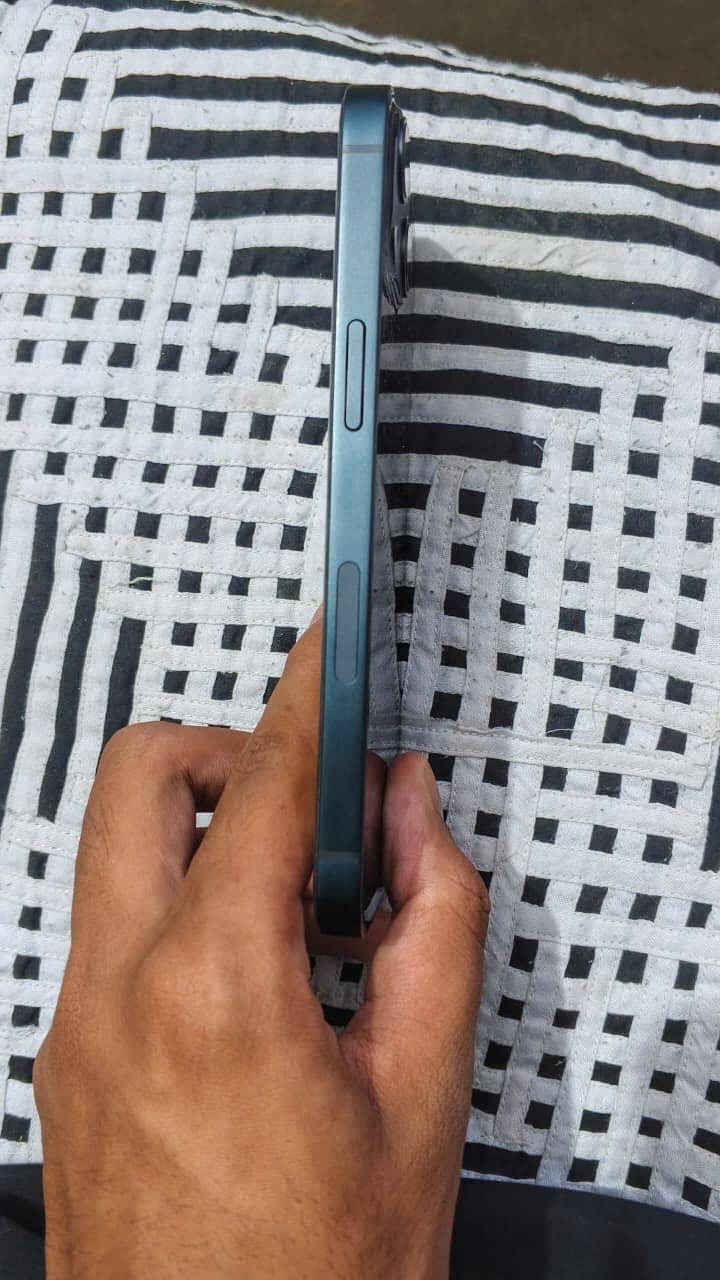 Apple iPhone 13 3
