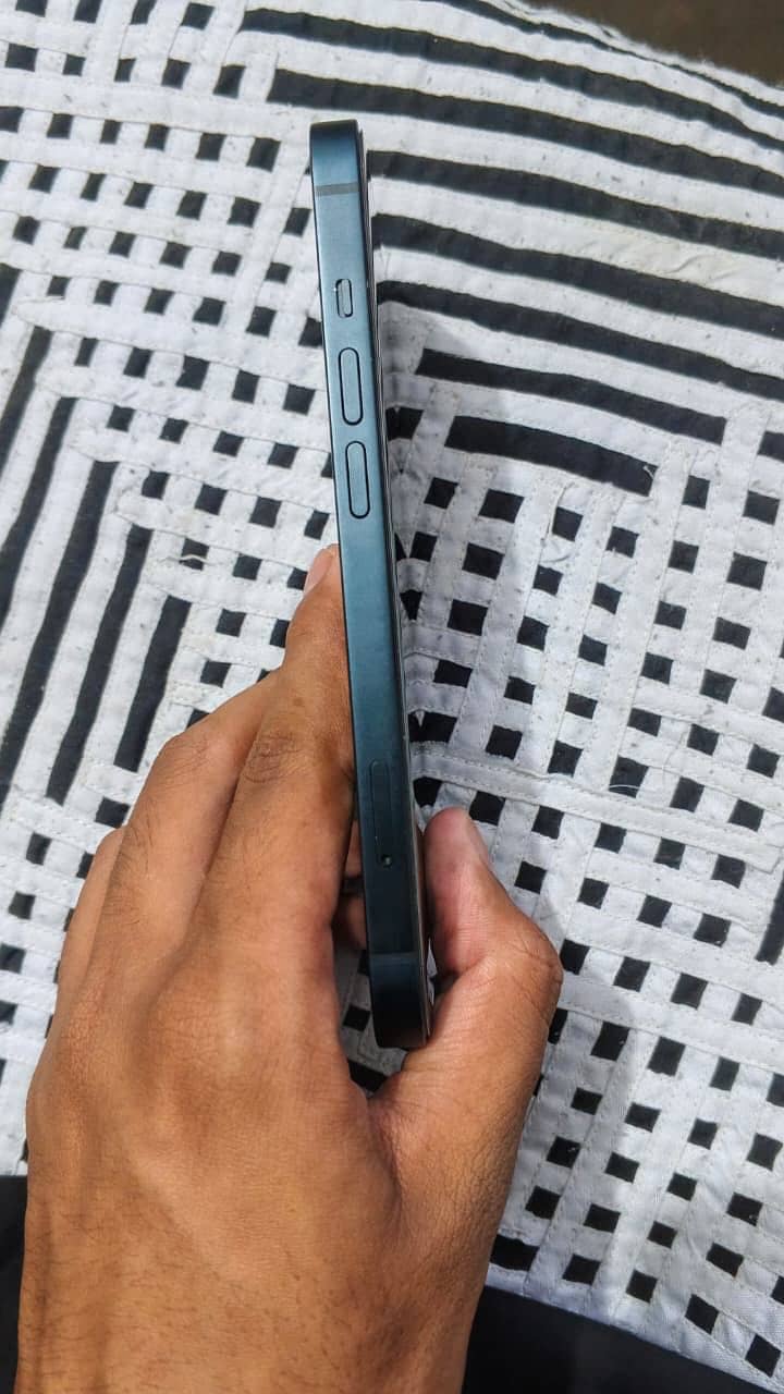 Apple iPhone 13 4