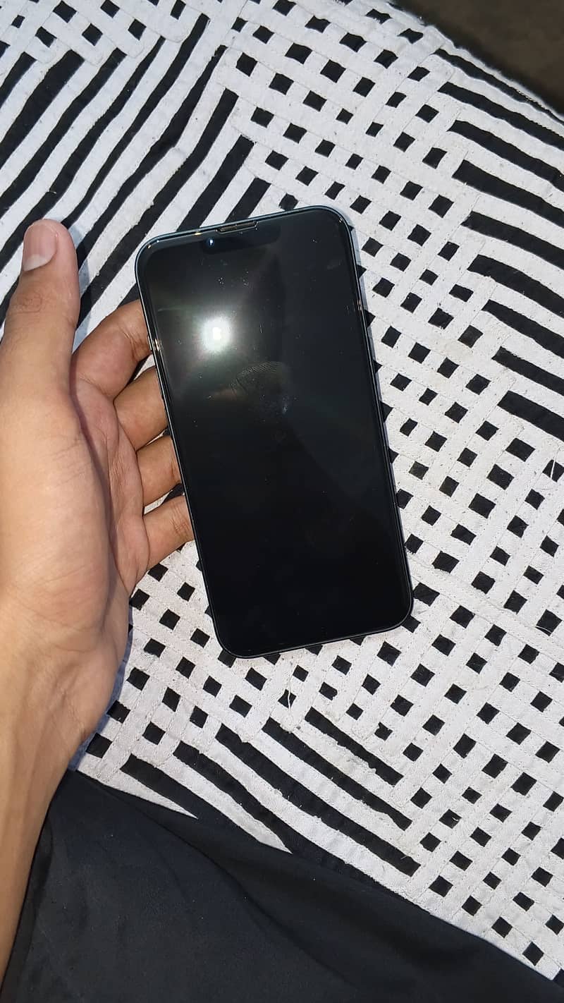Apple iPhone 13 6