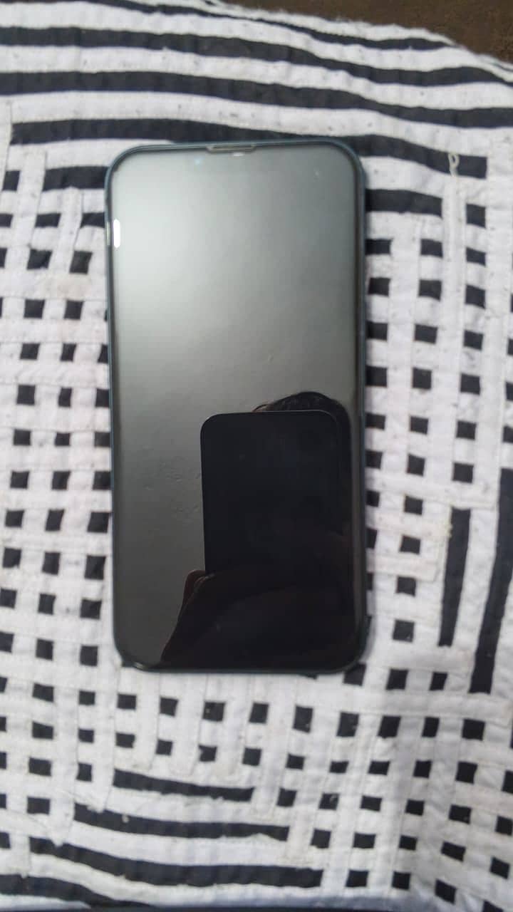 Apple iPhone 13 8