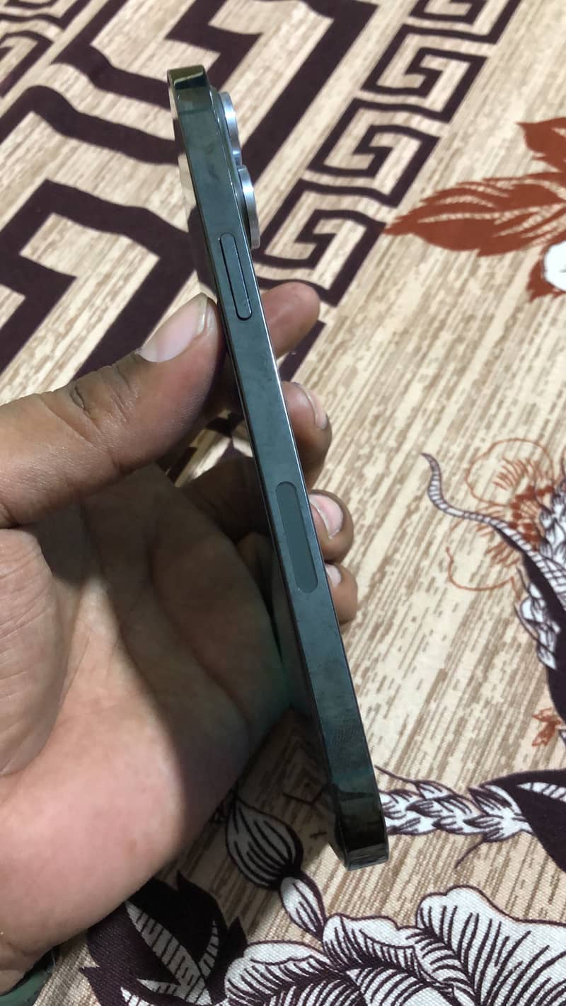 Apple iPhone 13 Pro Max 4
