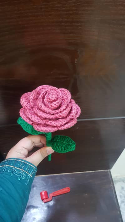 crochet pink rose flower with medium stick high quality