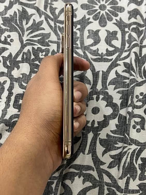 Apple iPhone XS Max 2